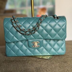 Brand new 2022 green Chanel medium lamb skin